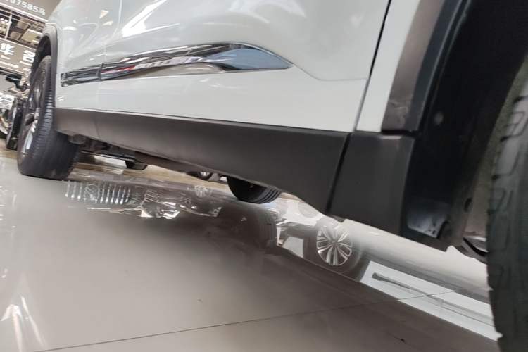 Used Chery Tiggo 8 2018 1.5 TCI Automatic Exclusive Edition 7-Seater Right Side Sill