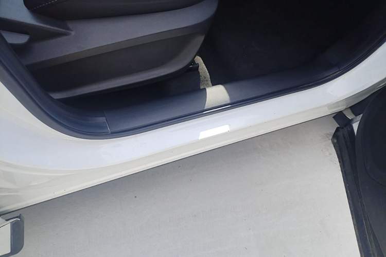 Used Chery Tiggo 8 2018 1.5 TCI Automatic Luxury 7-Seater Right Side Sill
