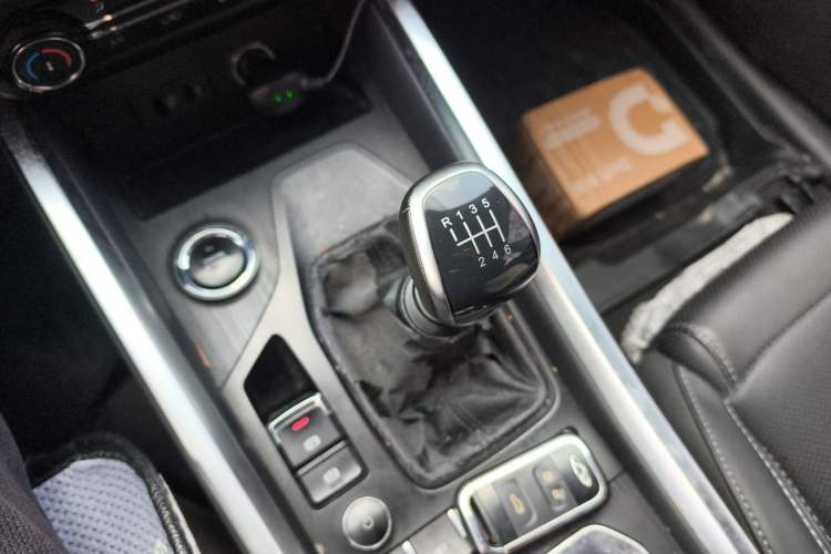 Used Chery Tiggo 8 2018 1.5 TCI Manual Luxury 7-Seater Gear Lever
