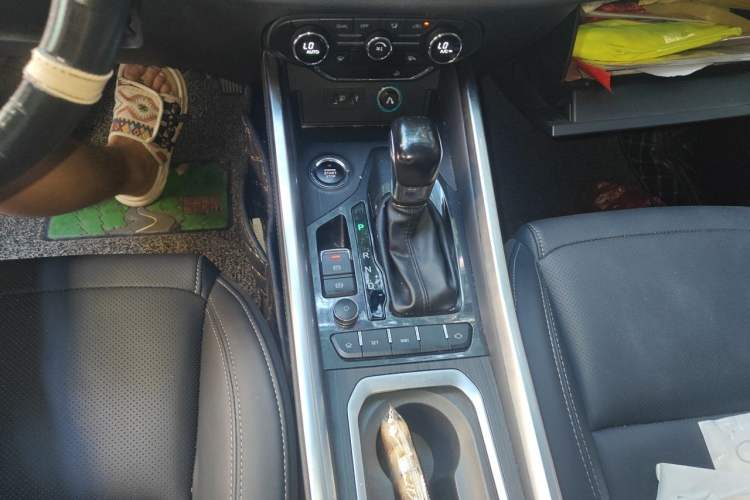 Used Chery Tiggo 8 2018 1.5 TCI Automatic Luxury 7-Seater Gear Lever
