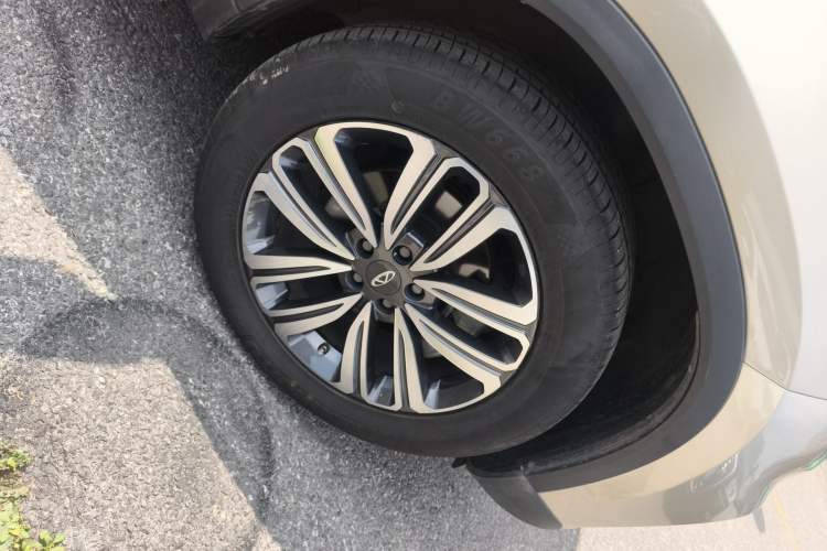 Used Chery Tiggo 8 2018 1.5 TCI Automatic Luxury Model 5 Seats Right Front Wheel Hub