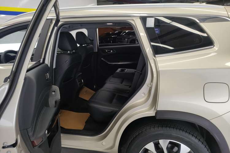 Used Chery Tiggo 8 2018 1.5 TCI Manual Prestige 7-Seater Right Rear Seat