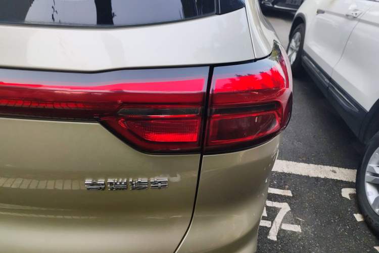 Used Chery Tiggo 8 2018 1.5 TCI Automatic Prestige 7-Seater Right Rear Taillight