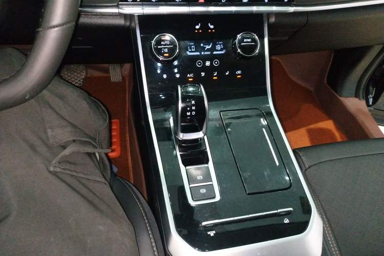 Used Chery Tiggo 8 2019 1.6 TGDI Automatic Elite Model Gear Lever