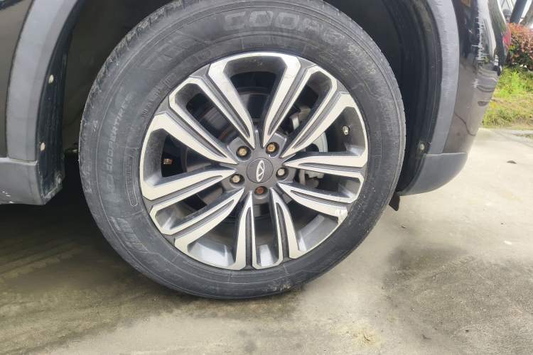 Used Chery Tiggo 8 2019 1.6 TGDI Automatic Elite Model Right Front Wheel Hub
