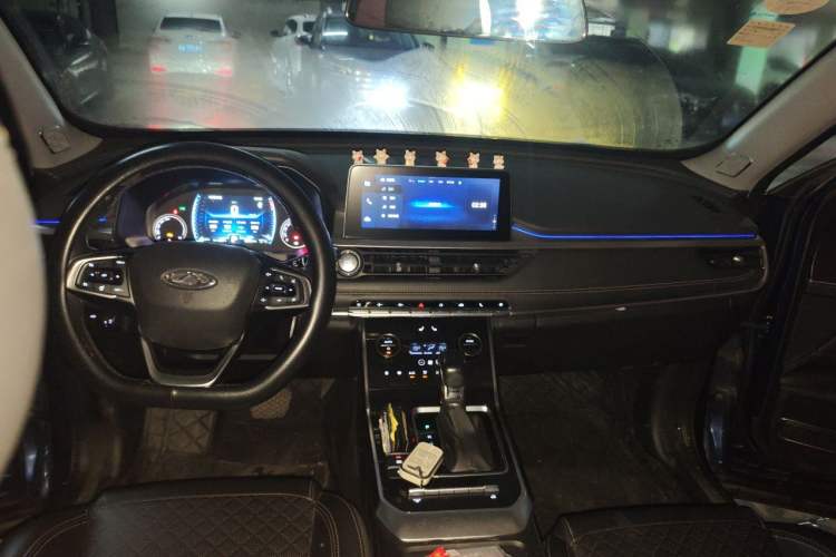 Used Chery Tiggo 8 2019 1.5 TCI Automatic Elite Model Center Console