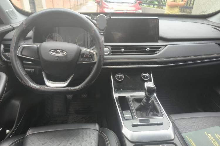 Used Chery Tiggo 8 2019 1.5 TCI Manual Fashion Edition Center Console