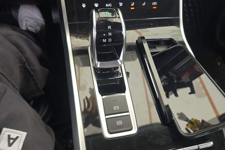 Used Chery Tiggo 8 2019 1.6 TGDI Automatic Elite Model Gear Lever