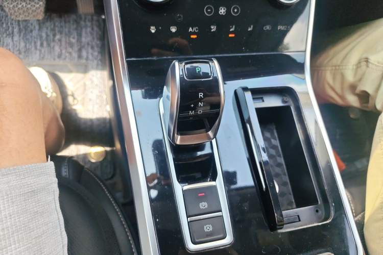 Used Chery Tiggo 8 2019 1.6 TGDI Automatic Elite Model Gear Lever