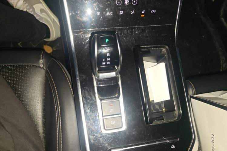 Used Chery Tiggo 8  Gear Lever