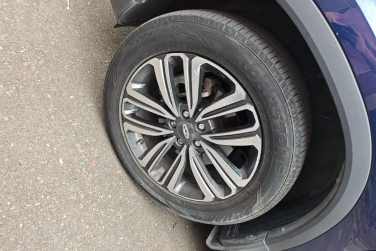 Used Chery Tiggo 8 2019 1.6 TGDI Automatic Elite Model Left Front Wheel Hub