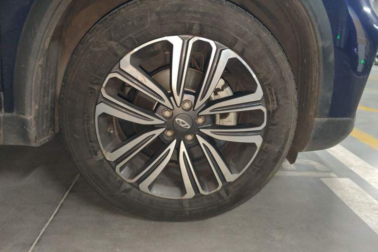 Used Chery Tiggo 8 2019 1.6 TGDI Automatic Elite Model Right Front Wheel Hub