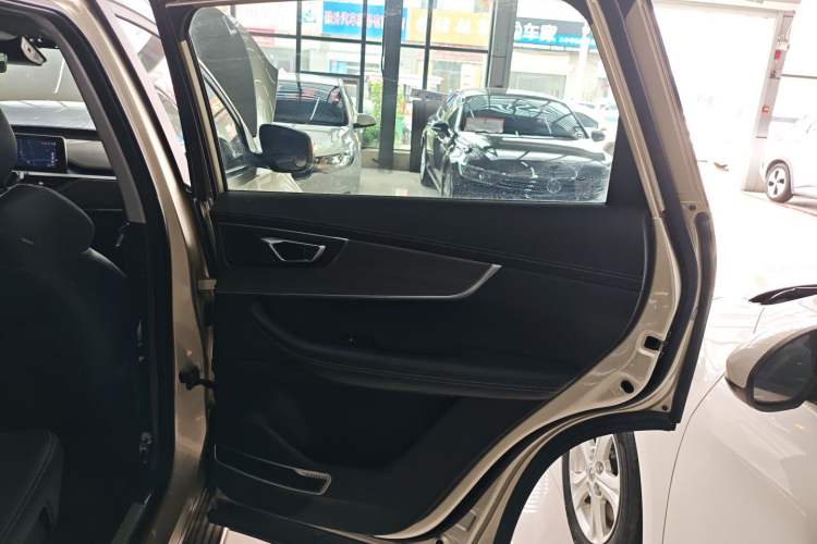 Used Chery Tiggo 8 2019 1.6 TGDI Automatic Luxury Model Interior 6