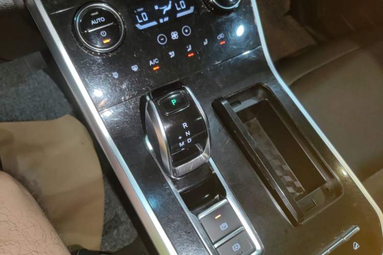 Used Chery Tiggo 8 2019 1.6 TGDI Automatic Elite Model Gear Lever