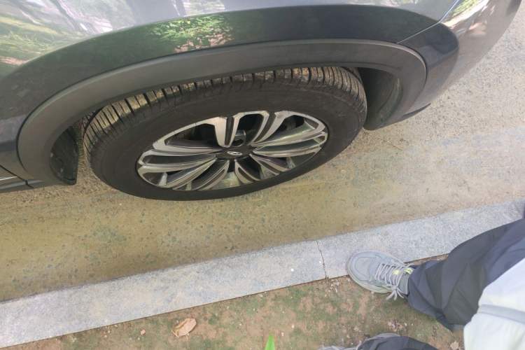 Used Chery Tiggo 8 2019 1.6 TGDI Automatic Elite Model Right Front Wheel Hub