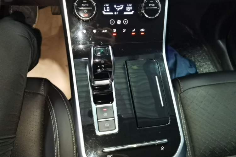 Used Chery Tiggo 8 2019 1.6 TGDI Automatic Elite Model Gear Lever