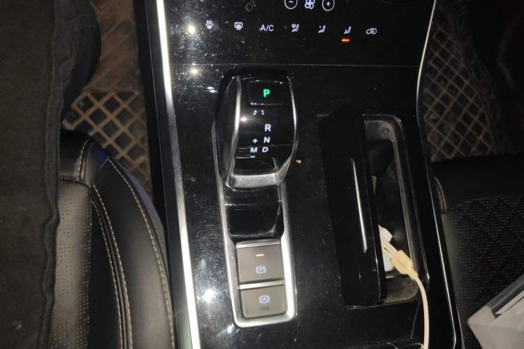 Used Chery Tiggo 8 2019 1.6 TGDI Automatic Elite Model Gear Lever