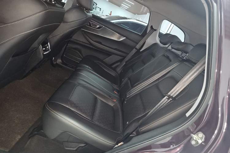 Used Chery Tiggo 8 2019 1.6 TGDI Automatic Fashion Edition Interior 4