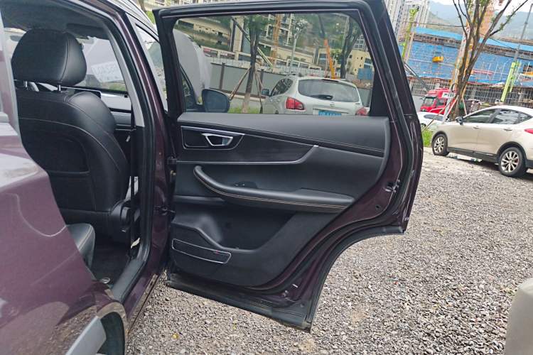 Used Chery Tiggo 8 2019 1.6 TGDI Automatic Fashion Edition Interior 6