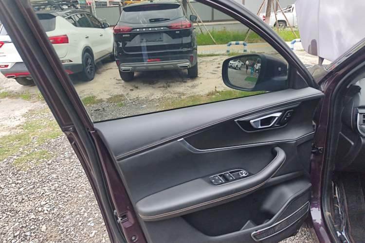 Used Chery Tiggo 8 2019 1.6 TGDI Automatic Fashion Edition Interior 7