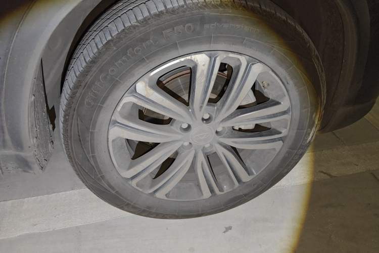 Used Chery Tiggo 8 2019 1.6 TGDI Automatic Prestige Model Right Front Wheel Hub