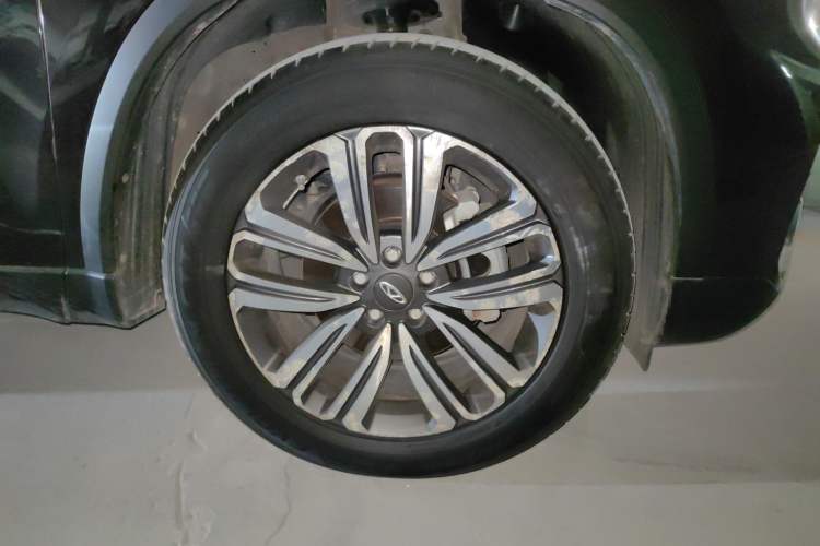 Used Chery Tiggo 8 2019 1.6 TGDI Automatic Elite Model Right Front Wheel Hub