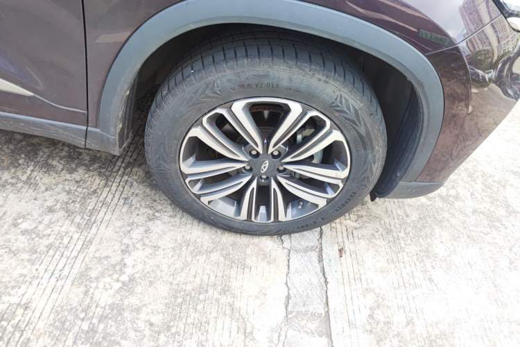 Used Chery Tiggo 8 2019 1.6 TGDI Automatic Elite Model Right Front Wheel Hub