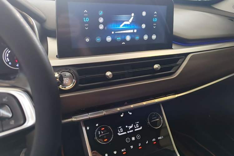Used Chery Tiggo 8 2019 1.6 TGDI Automatic Luxury Model Audio And AC Panel