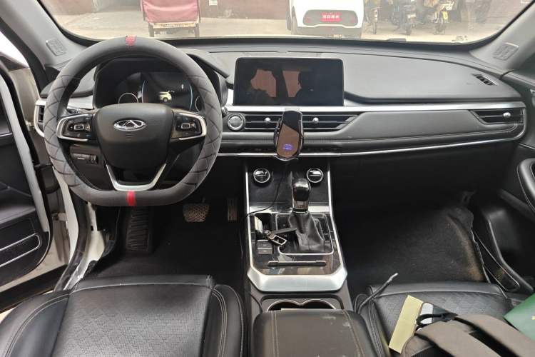 Used Chery Tiggo 8 2019 1.5 TCI Automatic Elite Model Center Console