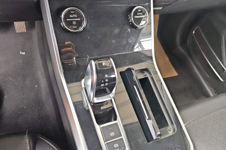 Used Chery Tiggo 8 2019 1.6 TGDI Automatic Luxury Model Gear Lever