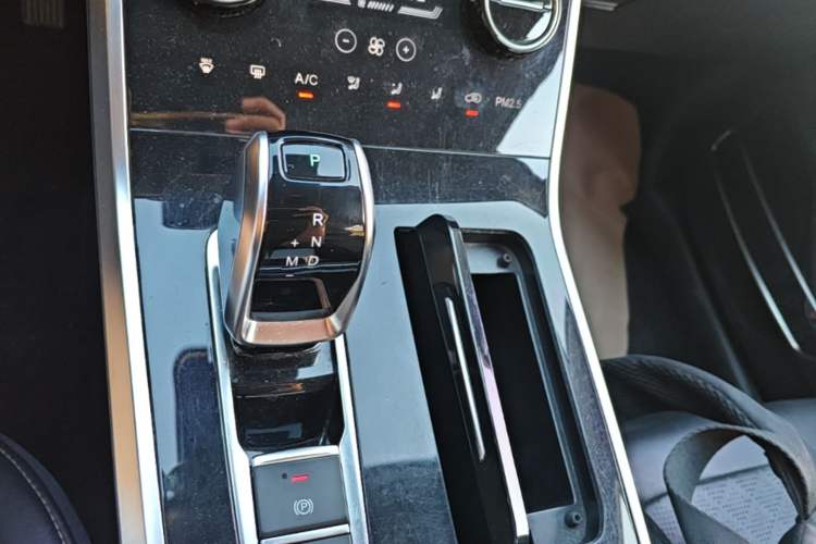 Used Chery Tiggo 8 2019 1.6 TGDI Automatic Luxury Model Gear Lever