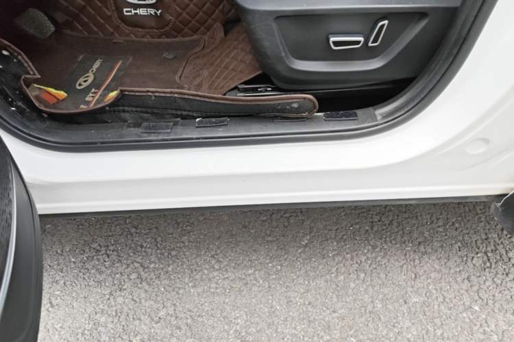 Used Chery Tiggo 8 2019 1.6 TGDI Automatic Elite Model Left Side Sill