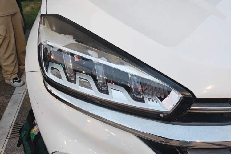 Used Chery Tiggo 8 2019 1.5 TCI Manual Elite Model Right Front Headlight