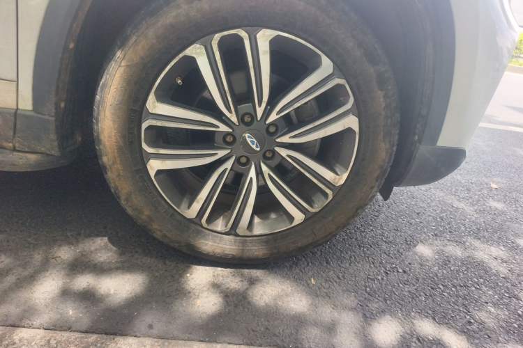 Used Chery Tiggo 8 2019 1.6 TGDI Automatic Elite Model Right Front Wheel Hub