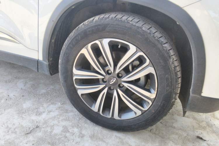 Used Chery Tiggo 8 2019 1.6 TGDI Automatic Elite Model Right Front Wheel Hub