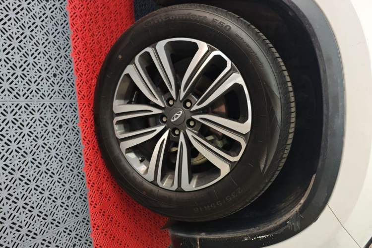 Used Chery Tiggo 8 2019 1.6 TGDI Automatic Elite Model Right Front Wheel Hub