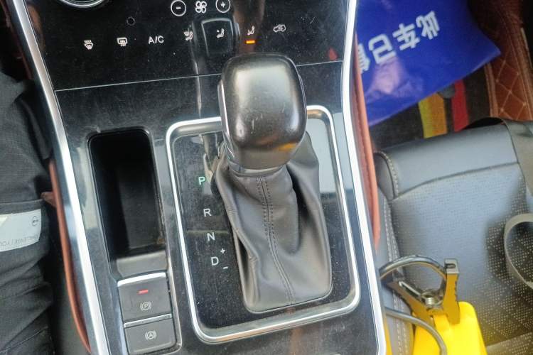 Used Chery Tiggo 8 2019 1.5 TCI Automatic Elite Model Gear Lever