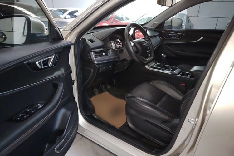 Used Chery Tiggo 8 2019 1.5 TCI Manual Fashion Edition Interior 2