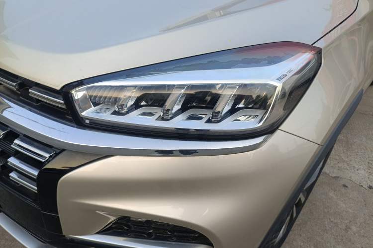 Used Chery Tiggo 8 2019 1.5 TCI Automatic Elite Model Left Front Headlight