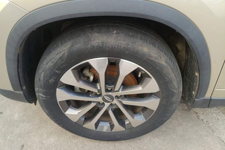 Used Chery Tiggo 8 2019 1.5 TCI Automatic Elite Model Left Front Wheel Hub