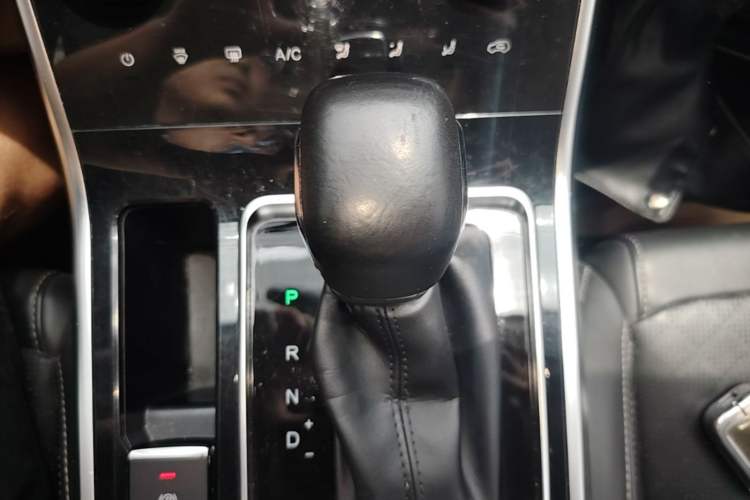 Used Chery Tiggo 8 2020 1.5 TCI Automatic Exclusive Edition 7-Seater Gear Lever