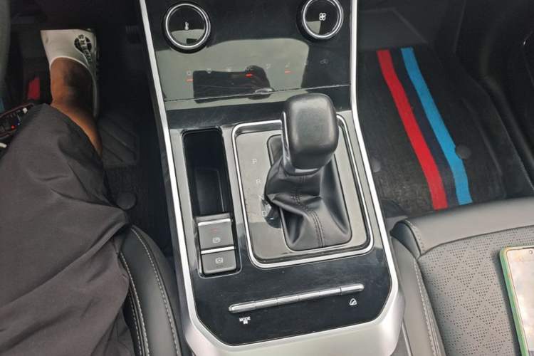 Used Chery Tiggo 8 2020 1.5 TCI Automatic Exclusive Edition 7-Seater Gear Lever