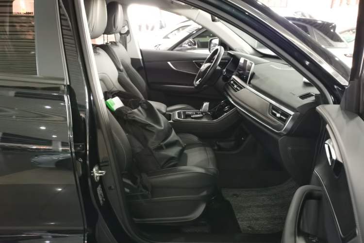 Used Chery Tiggo 8 2020 290TGDI Automatic Elite Edition Right Front Seat
