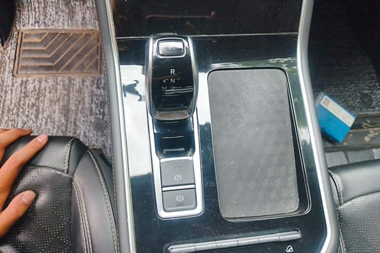 Used Chery Tiggo 8  Gear Lever