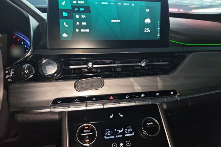 Used Chery Tiggo 8 2020 290TGDI Automatic Luxury Edition Audio And AC Panel