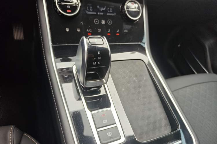 Used Chery Tiggo 8 2020 Facelifted Version 290TGDI Automatic Elite Edition Gear Lever