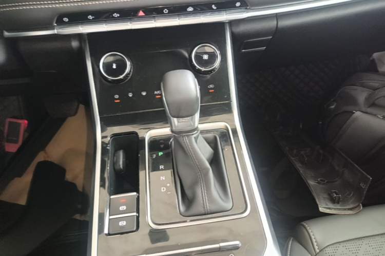 Used Chery Tiggo 8 2020 1.5 TCI Automatic Exclusive Edition 7-Seater Gear Lever