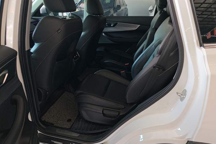Used Chery Tiggo 8 2020 290TGDI Automatic Luxury Edition Big Six-Seater Left Rear Seat