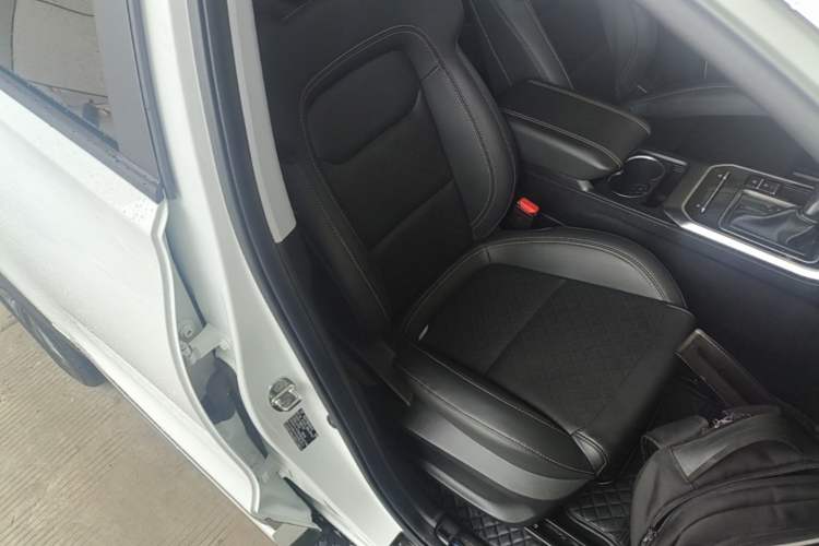 Used Chery Tiggo 8 2020 1.5 TCI Automatic Exclusive Edition 7-Seater Right Front Seat