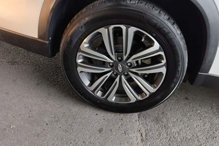 Used Chery Tiggo 8 2020 Facelifted Version 290TGDI Automatic Elite Edition Right Rear Wheel Hub